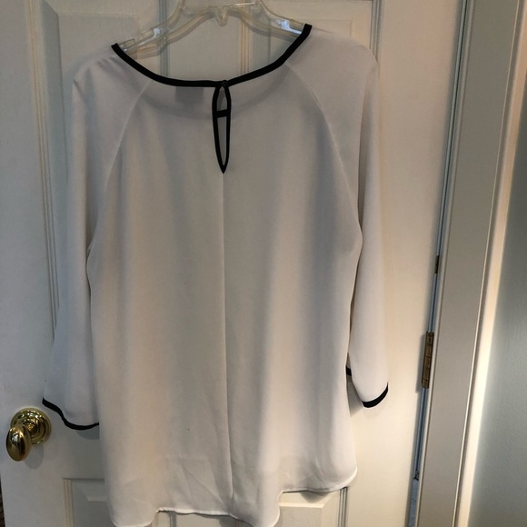 White Blouse with Black Trim XL - Picture 2 of 5
